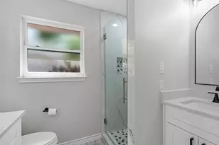 10627 Burgoyne Rd, Houston, TX 77042 - Photo 32