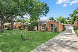 10627 Burgoyne Rd, Houston, TX 77042 - Photo 2