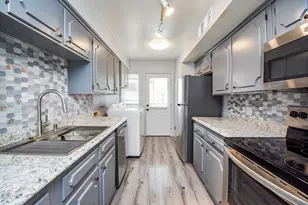 5202 Arboles Dr, Houston, TX 77035 - Photo 10