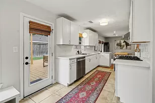 2303 Bron Holly Dr, Houston, TX 77018 - Photo 10