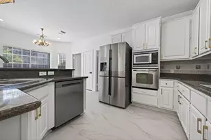 2431 Parkwood Ln, Sugar Land, TX 77479 - Photo 6