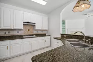 2431 Parkwood Ln, Sugar Land, TX 77479 - Photo 8