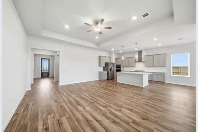 107 Lake Woodshore Court, Clute, TX 77531 - Photo 4