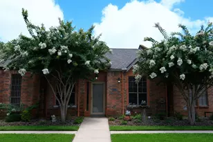 107 Manor Pl, Lake Jackson, TX 77566 - Photo 1