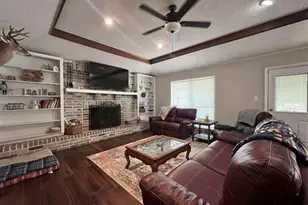 185 Brookhollow St, Vidor, TX 77662 - Photo 2