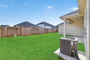 2115 Spring Hollow Dr, Baytown, TX 77521 - Photo 34