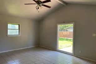 930 S Utah St, La Porte, TX 77571 - Photo 8