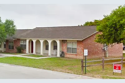 2300 Alamo St, Zapata, TX 78076 - Photo 6