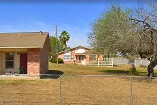 2300 Alamo St, Zapata, TX 78076 - Photo 2