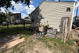 818 E 40th St, Houston, TX 77022 - Photo 10