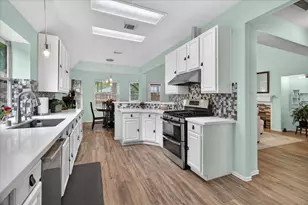 2414 Mills Creek Dr, Kingwood, TX 77339 - Photo 6