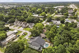 410 Peach St, Tomball, TX 77375 - Photo 32