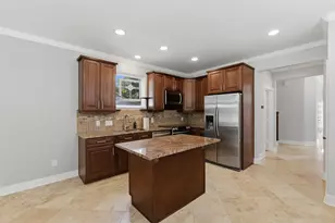 410 Peach St, Tomball, TX 77375 - Photo 8