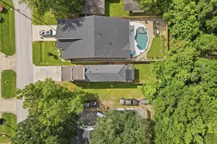 410 Peach St, Tomball, TX 77375 - Photo 34