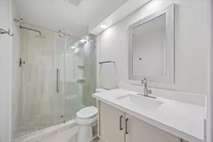 651 Bering Dr, Houston, TX 77057 - Photo 10