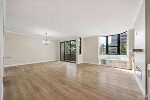 651 Bering Dr, Houston, TX 77057 - Photo 2