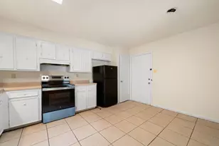 5918 Maco St, Galveston, TX 77551 - Photo 6