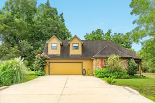 306 Wagon Wheel Trail, Angleton, TX 77515 - Photo 4