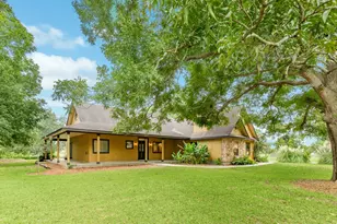 306 Wagon Wheel Trail, Angleton, TX 77515 - Photo 2
