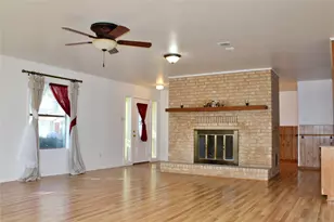 218 Smith St, Columbus, TX 78934 - Photo 4