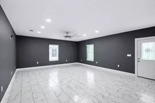 5125 Larkspur St, Houston, TX 77033 - Photo 10