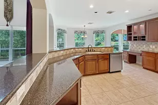 110 W Lansdowne Cir, The Woodlands, TX 77382 - Photo 10