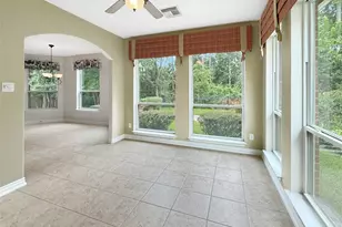 110 W Lansdowne Cir, The Woodlands, TX 77382 - Photo 12