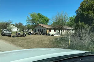 205 S Prairie Ave, Petrolia, TX 76377 - Photo 4