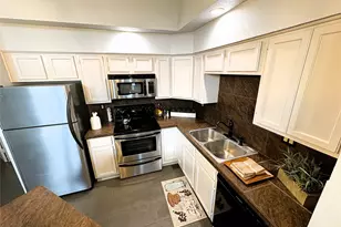 111 Dunbar Estates Dr, Friendswood, TX 77546 - Photo 12