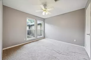 1706 Cherry Bend Dr, Houston, TX 77077 - Photo 20