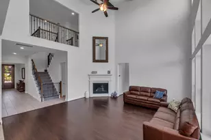 423 Round Top St, Webster, TX 77598 - Photo 12