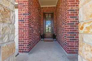 423 Round Top St, Webster, TX 77598 - Photo 4