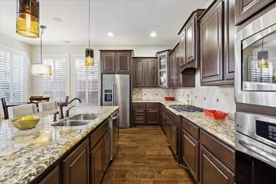 31 Windsor Court, Spring Valley Village, TX 77055 - Photo 14