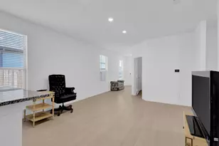 319 Bismuth Dr, Crosby, TX 77532 - Photo 4