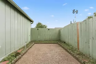 445 Longmeadow St, Beaumont, TX 77707 - Photo 36