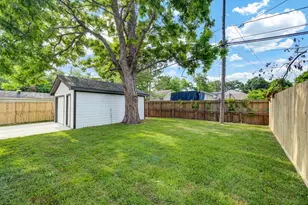 6923 Keller St, Houston, TX 77087 - Photo 32