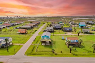 722 Fort Velasco Dr, Freeport, TX 77541 - Photo 2