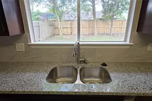 11115 Nepau Dr, Houston, TX 77477 - Photo 10