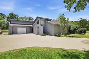 151 Tweedy Ln, Sweeny, TX 77480 - Photo 2