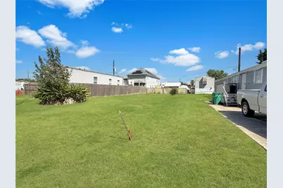 143 Egret Canal S, Baytown, TX 77523 - Photo 2