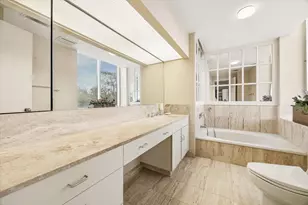 121 N Post Oak Ln, Houston, TX 77024 - Photo 12