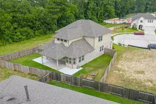 21449 Kings Guild Ln, Kingwood, TX 77339 - Photo 2