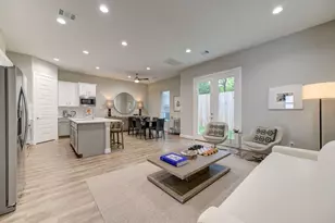 911 W 35th St, Houston, TX 77018 - Photo 1