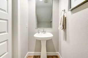 911 W 35th St, Houston, TX 77018 - Photo 14