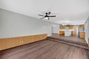 9623 Meadowvine Dr, Houston, TX 77044 - Photo 12