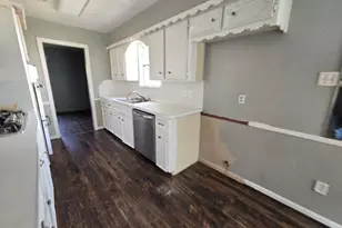 1307 Cactus St, Baytown, TX 77521 - Photo 4