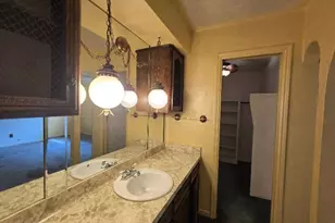 1307 Cactus St, Baytown, TX 77521 - Photo 10