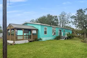 112 N Vivian Stevens St, Port Lavaca, TX 77979 - Photo 4