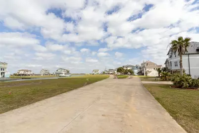 10 Sugarloaf, Hitchcock, TX 77563 - Photo 8