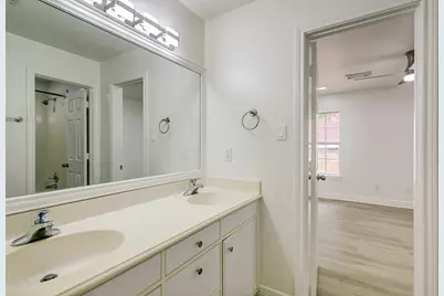7442 Tall Pines Drive, Houston, TX 77088 - Photo 12